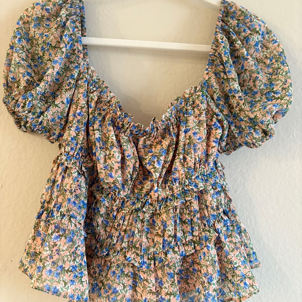 Astr |Ruffle Ruched Short Sleeve Top In Peach Blue Ditsy